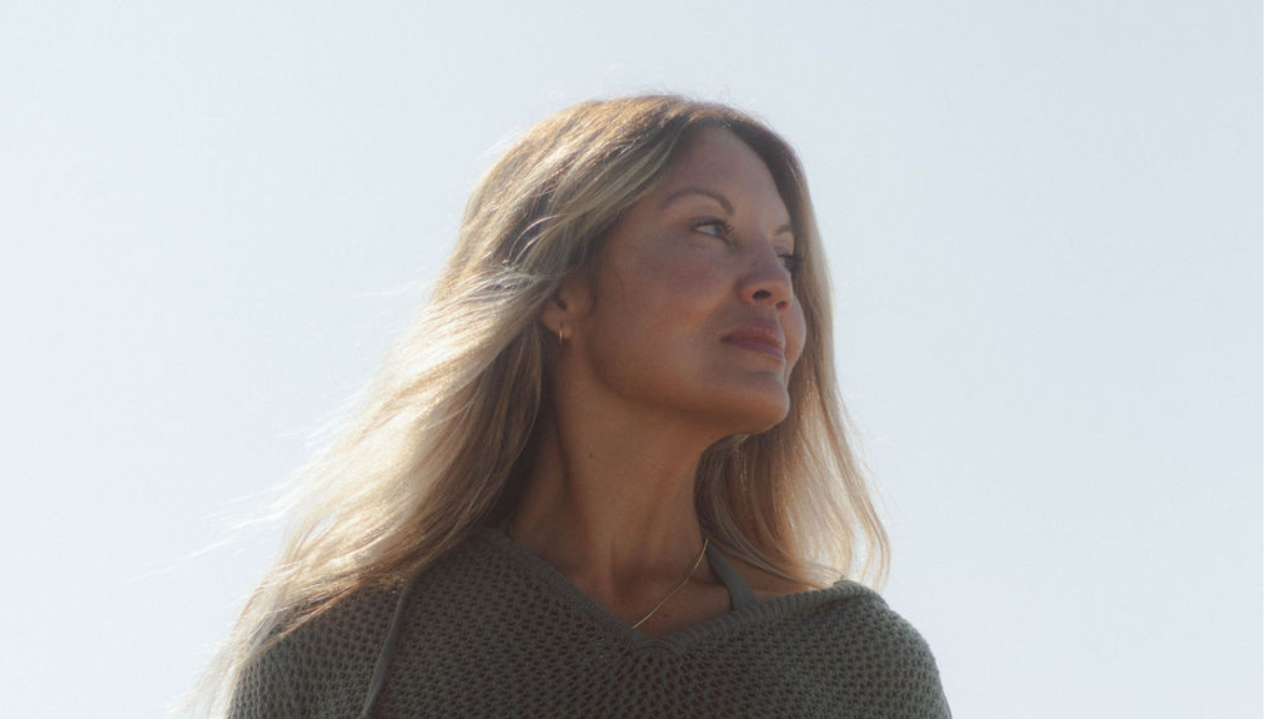 Tahitian oil for skin, best body oil, monoi oil benefits, clean beauty body oil, macadamia oil skincare, kukui oil, passion fruit oil, minimalist skincare routine, glowing skin products, luxury body oil